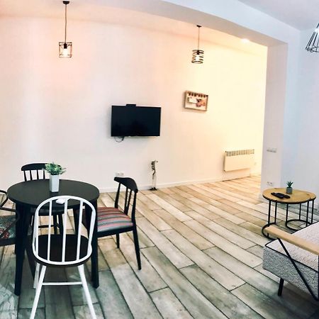 City Center Apartments By Happy Place Тбилиси Екстериор снимка