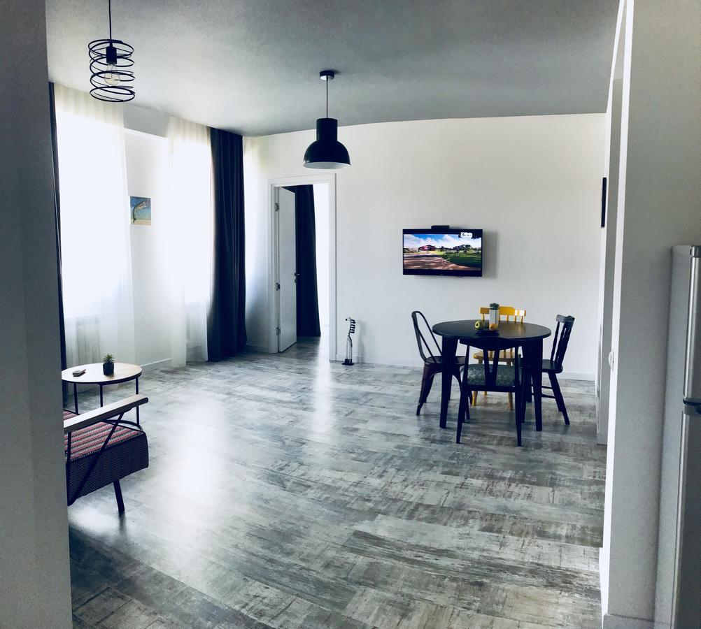 City Center Apartments By Happy Place Тбилиси Екстериор снимка