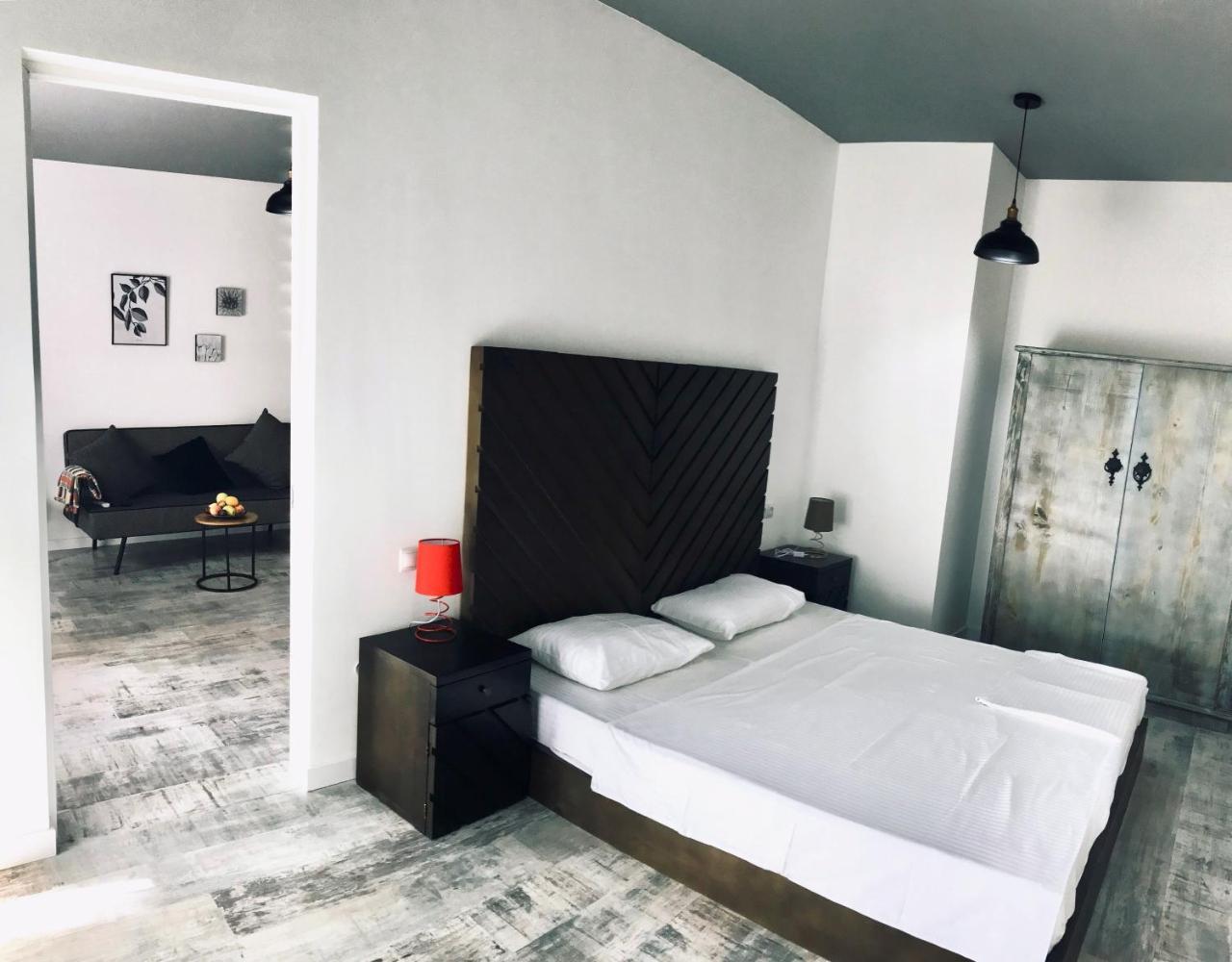 City Center Apartments By Happy Place Тбилиси Екстериор снимка