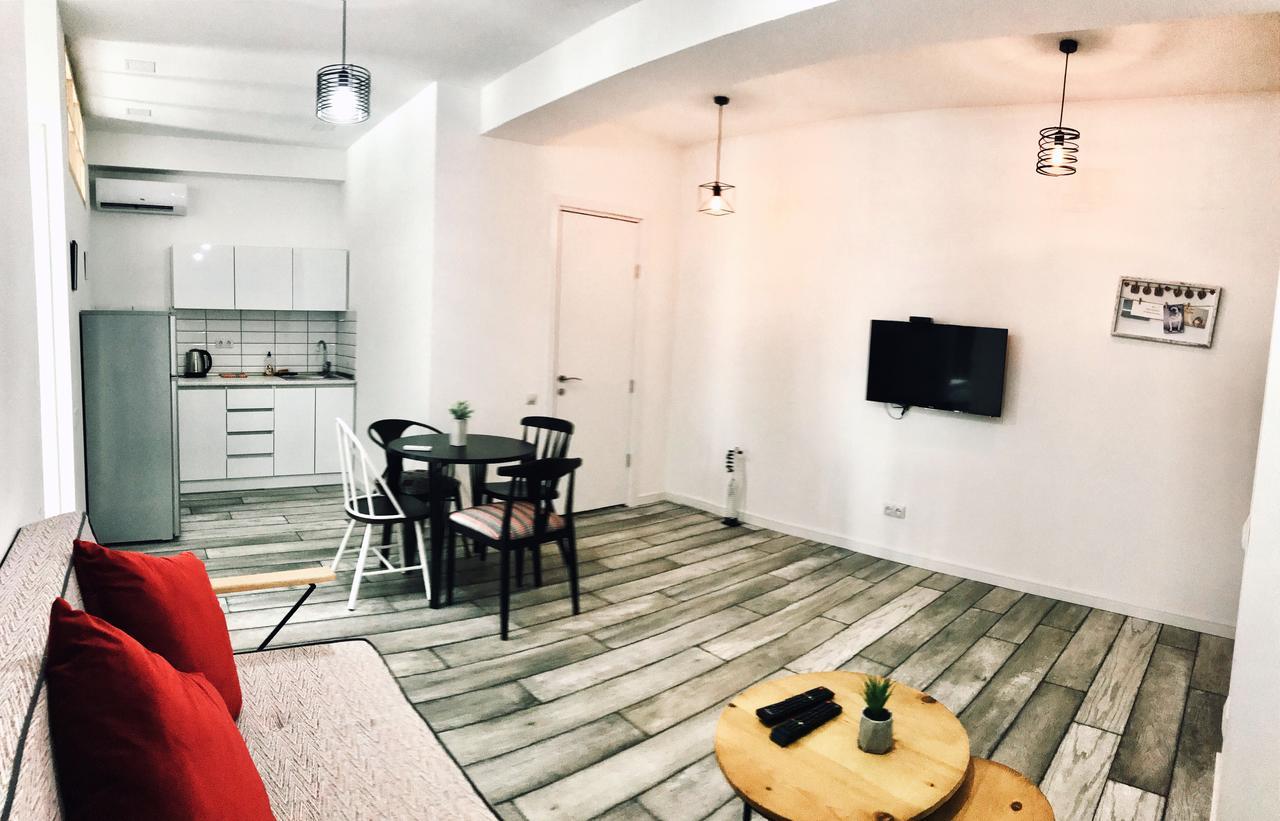 City Center Apartments By Happy Place Тбилиси Екстериор снимка