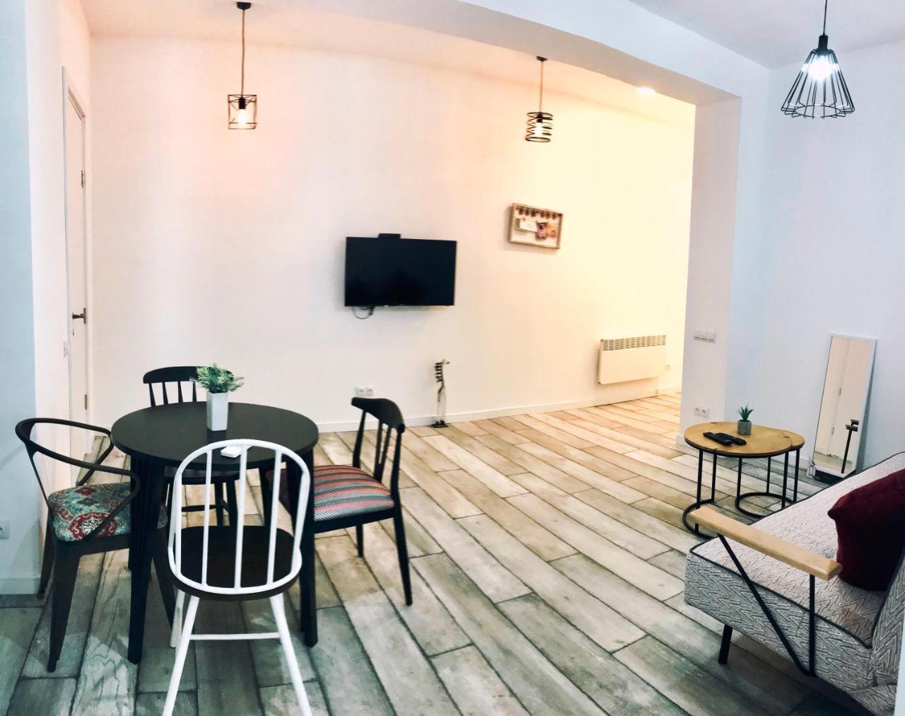 City Center Apartments By Happy Place Тбилиси Екстериор снимка